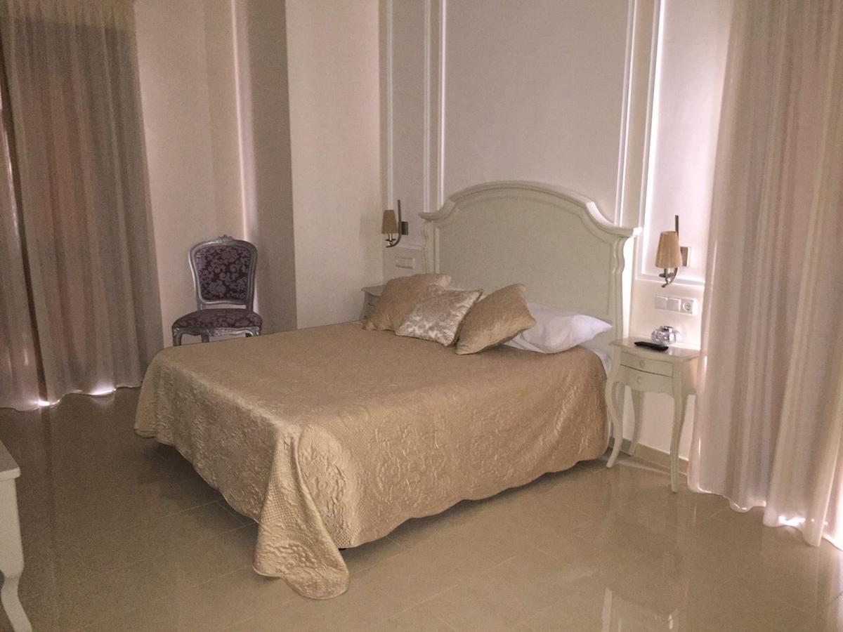 Hotel El Capricho Villanueva del Trabuco Ngoại thất bức ảnh